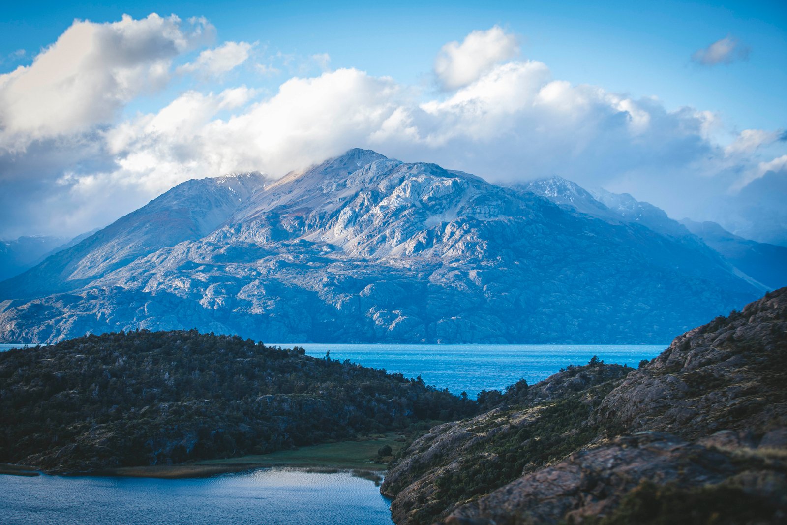 Lago e cordilheira · Patagônia Chilena